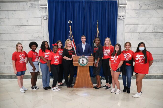 girls with Governor Beshear